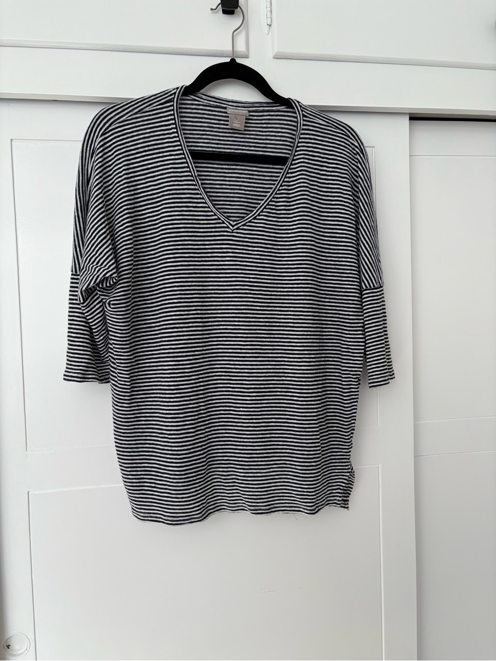Chico's Black and White Striped V-Neck Top, chicos sz 2 (Large)